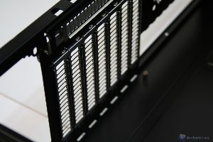 thumb 00070 SILVERSTONE GD08 HTPC XTREMEHARDWARE.COM